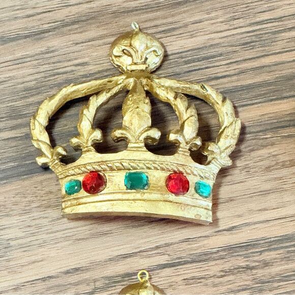 Vintage Set of 14 Gold Crown Ornaments Gold with Green Red And Clear Gem Accents - Picture 4 of 15